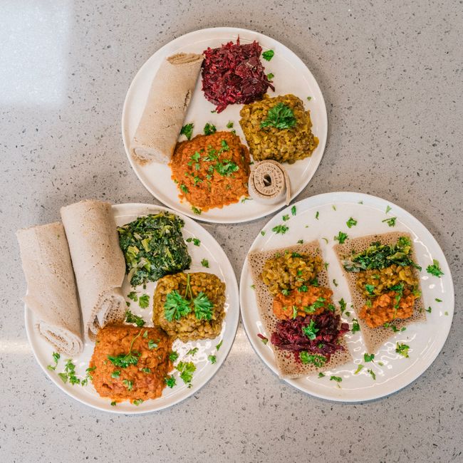 Un repas végétarien coloré