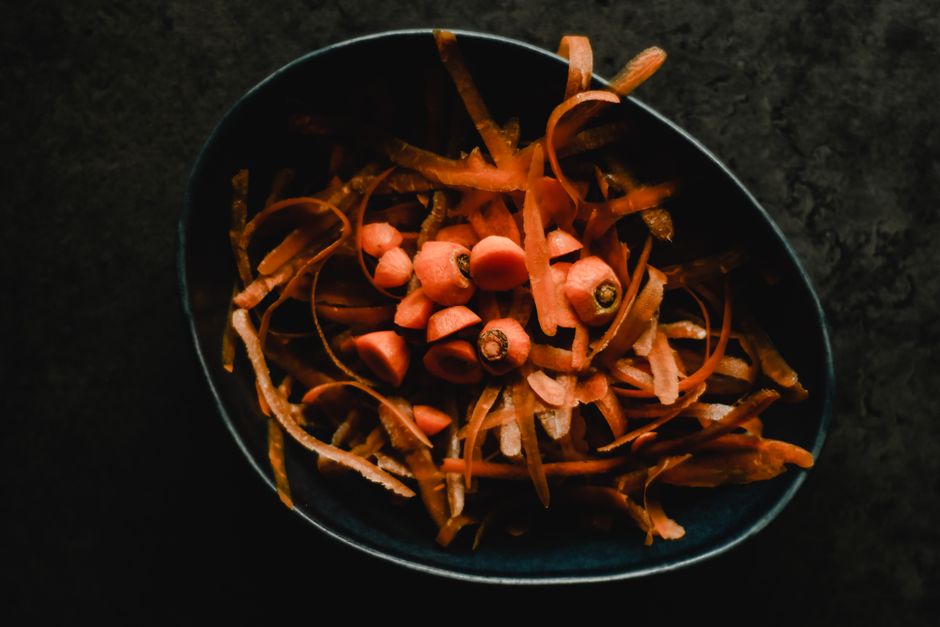 Épluchures et fanes de légumes